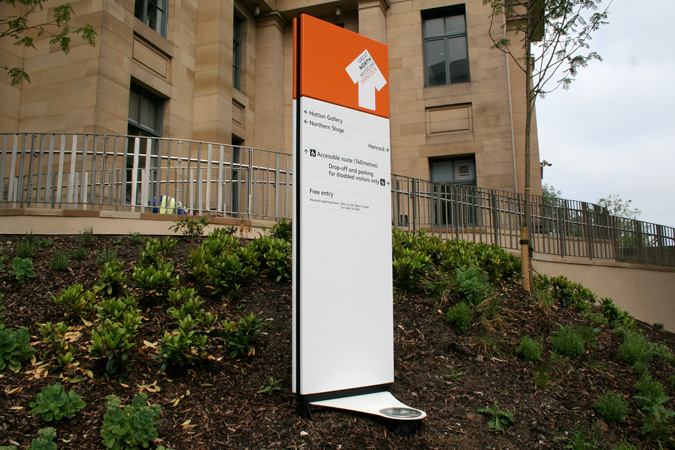 Exterior sign with uplighter
